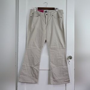 NWT Signature by Levi Strauss & Co. Modern Boot Cut Jeans 16S